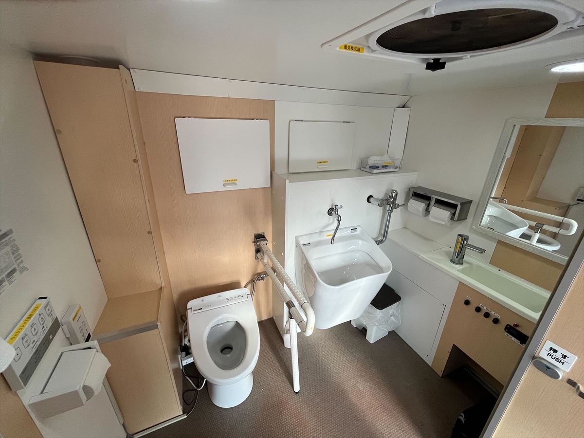 トイレカー内