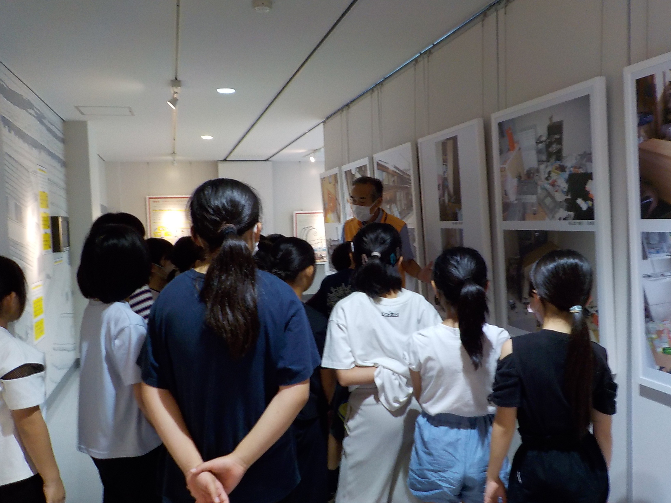 1階の見学の様子